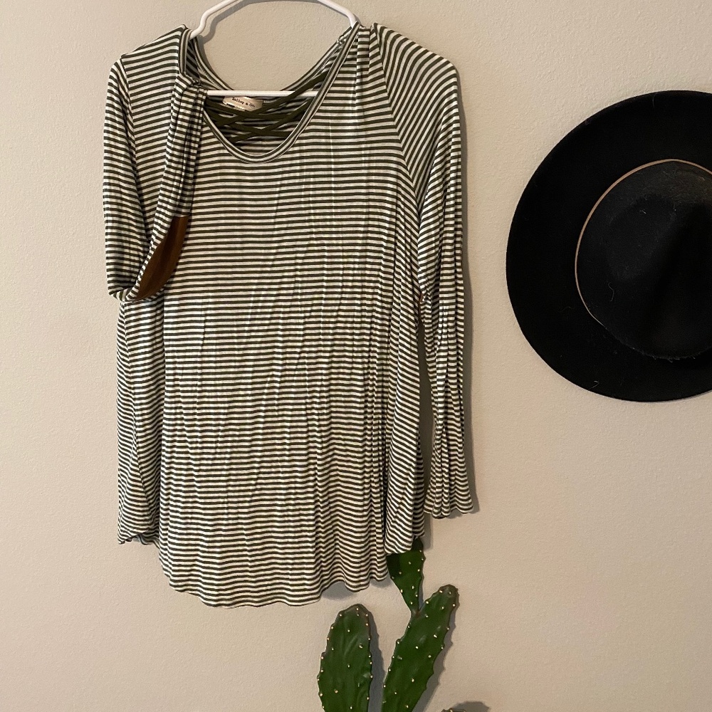 Olive stripe long sleeve with elbow patch L